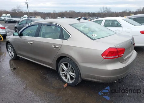 2015 Volkswagen Passat 2.0L Tdi Se z USA, uszkodzony, nr VIN 1VWBV7A30FC019177